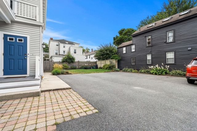 26 Andrew Street 2R, Salem, MA 01970