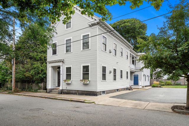 26 Andrew Street 2R, Salem, MA 01970