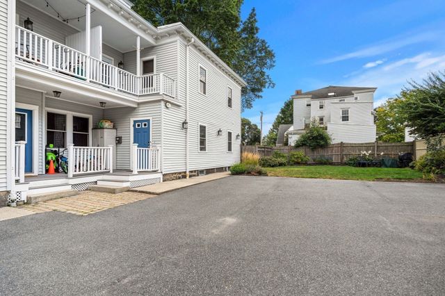 26 Andrew Street 2R, Salem, MA 01970