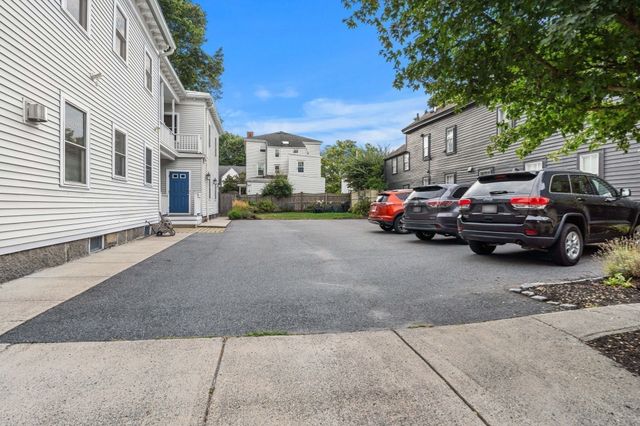 26 Andrew Street 2R, Salem, MA 01970