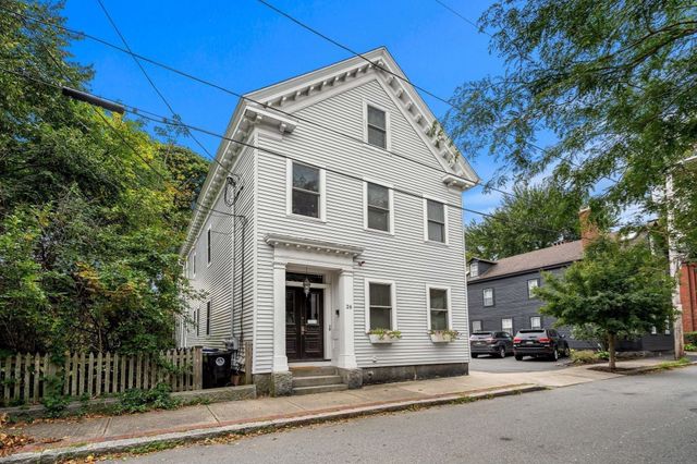 26 Andrew Street 2R, Salem, MA 01970