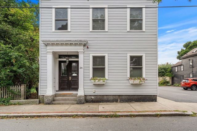 26 Andrew Street 2R, Salem, MA 01970