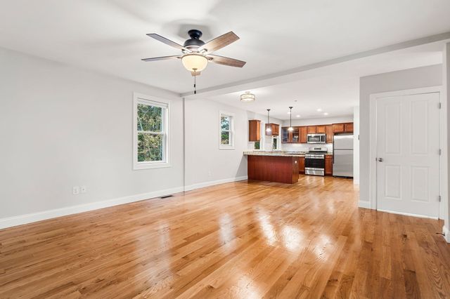 26 Andrew Street 2R, Salem, MA 01970