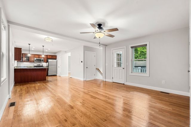 26 Andrew Street 2R, Salem, MA 01970
