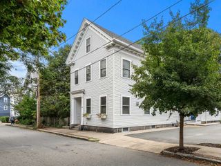 26 Andrew Street 2R, Salem, MA 01970