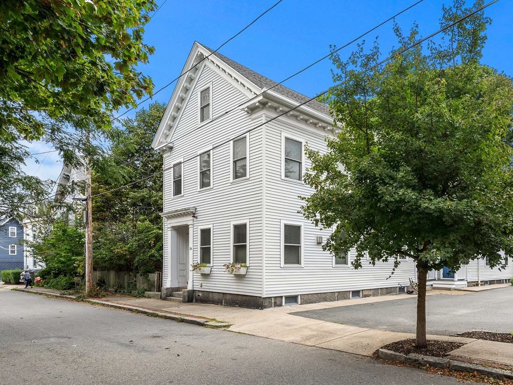 26 Andrew Street 2R, Salem, MA 01970
