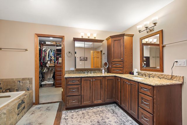 17324 Deer Creek Drive, Orland Park, IL 60467