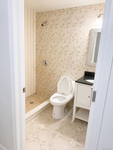 14489 38th Avenue 1B, Flushing, NY 11354