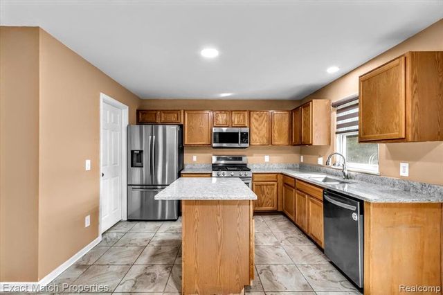 6456 Mcclelland Road, Holly, MI 48442
