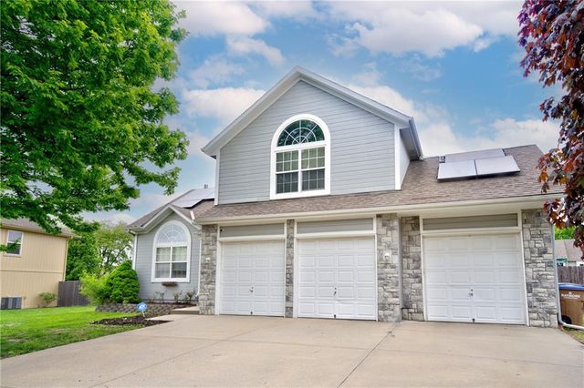 428 Madison Creek Drive, Raymore, MO 64083