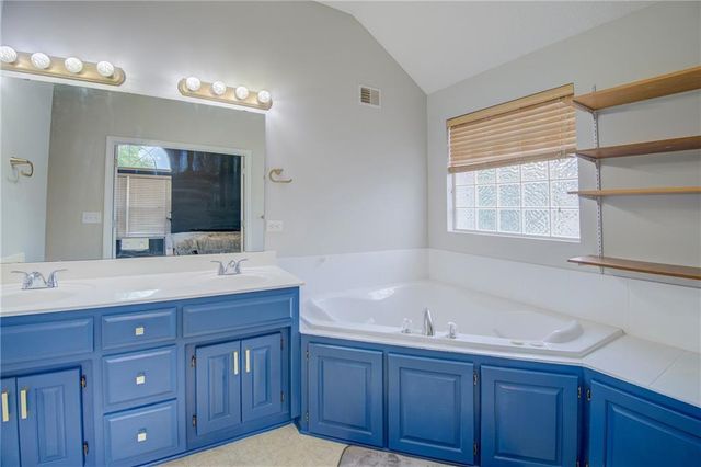 428 Madison Creek Drive, Raymore, MO 64083