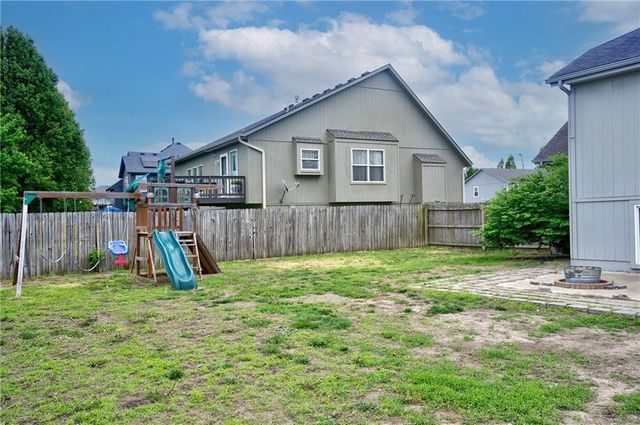 428 Madison Creek Drive, Raymore, MO 64083