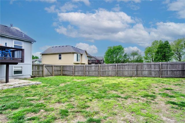 428 Madison Creek Drive, Raymore, MO 64083