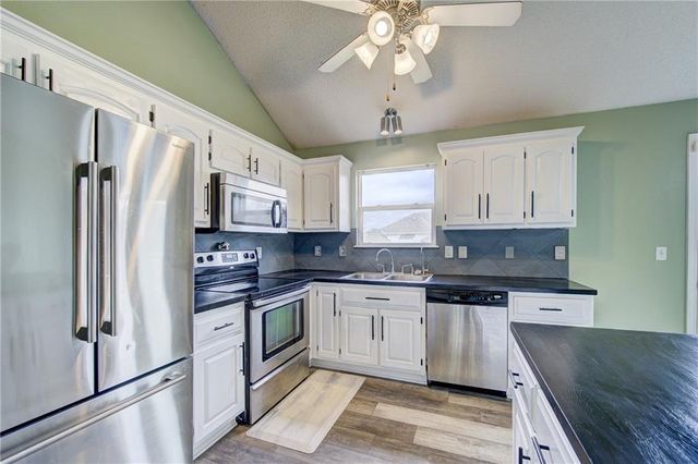 428 Madison Creek Drive, Raymore, MO 64083