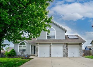 428 Madison Creek Drive, Raymore, MO 64083