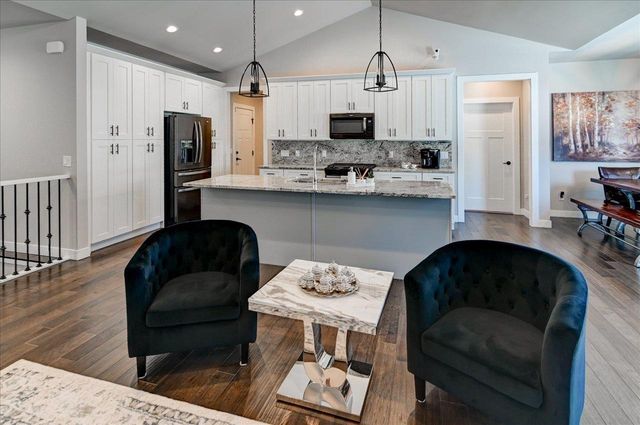 816 Damascus Trail, Cottage Grove, WI 53527