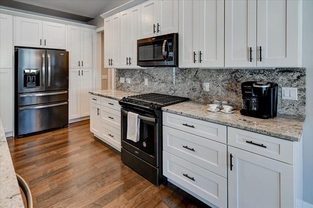 816 Damascus Trail, Cottage Grove, WI 53527