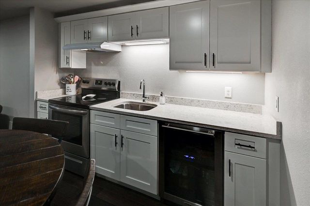 816 Damascus Trail, Cottage Grove, WI 53527