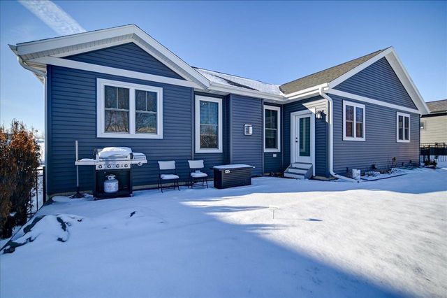 816 Damascus Trail, Cottage Grove, WI 53527