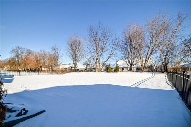 816 Damascus Trail, Cottage Grove, WI 53527