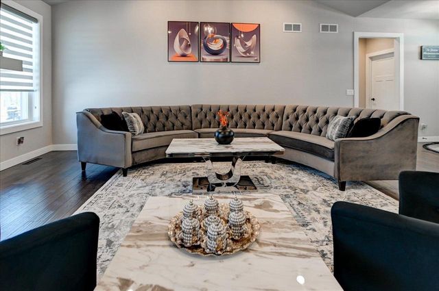 816 Damascus Trail, Cottage Grove, WI 53527