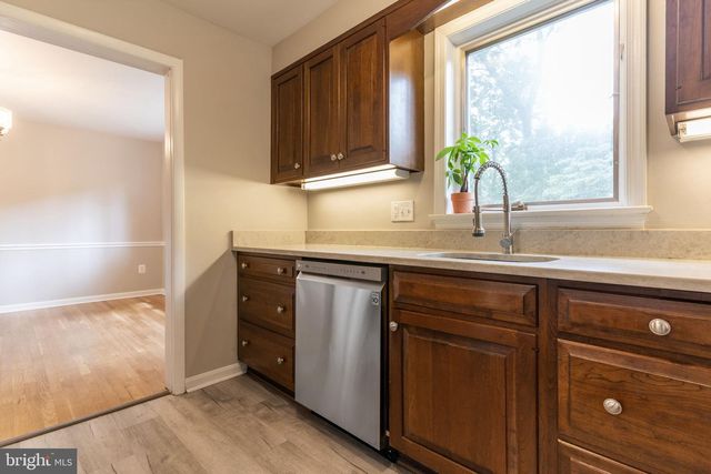 4126 LENOX DR, Fairfax, VA 22032
