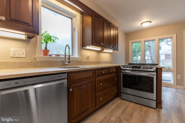 4126 LENOX DR, Fairfax, VA 22032