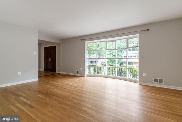 4126 LENOX DR, Fairfax, VA 22032
