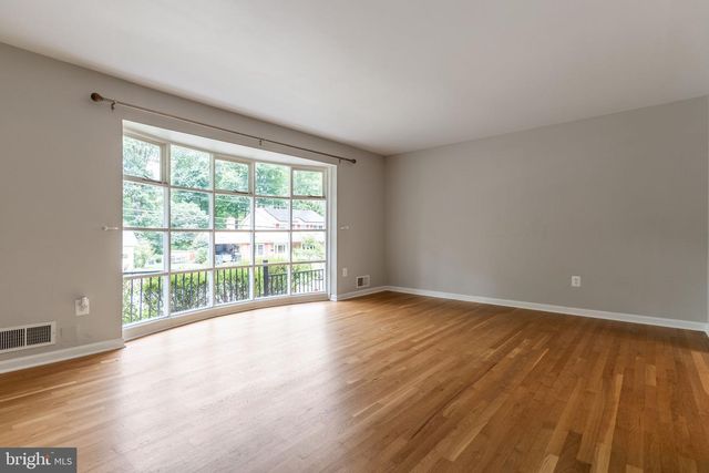 4126 LENOX DR, Fairfax, VA 22032