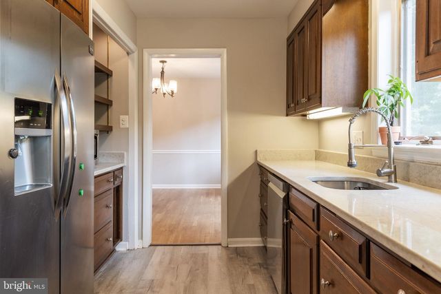 4126 LENOX DR, Fairfax, VA 22032
