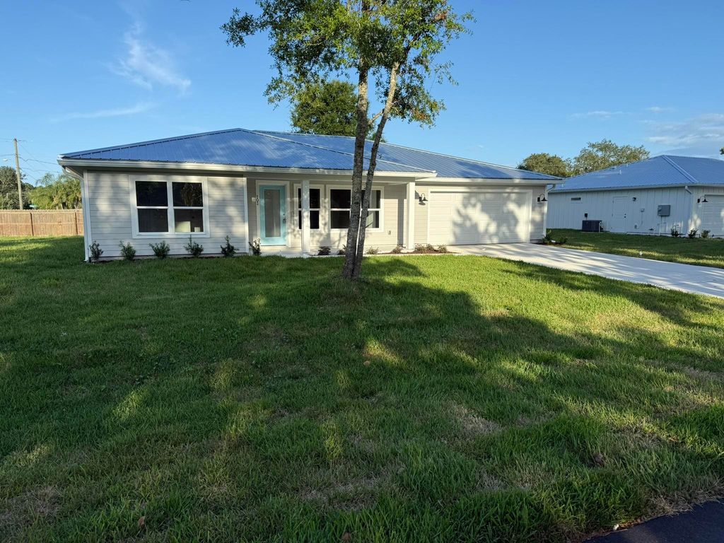 101 Lobelia Rd, St Augustine, FL 32086