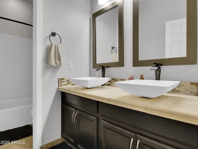 1866 E RAVENSWOOD Drive, Gilbert, AZ 85298