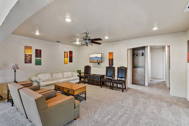 5924 Meghan Way, Sacramento, CA 95842