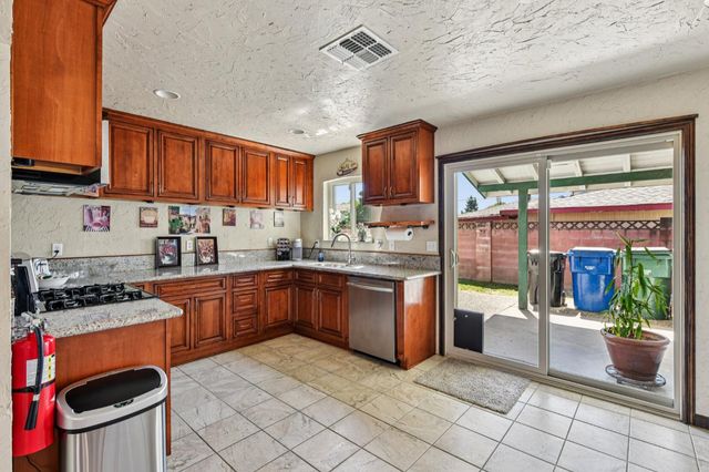 5924 Meghan Way, Sacramento, CA 95842
