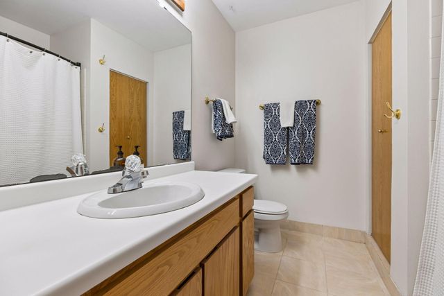 3008 Lake Shore Drive, Minneapolis, MN 55416
