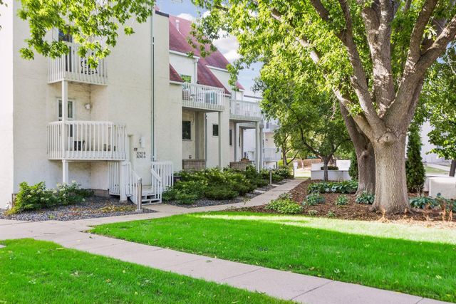3008 Lake Shore Drive, Minneapolis, MN 55416