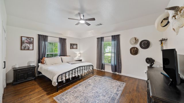 308 E 8th Street, Kaufman, TX 75142