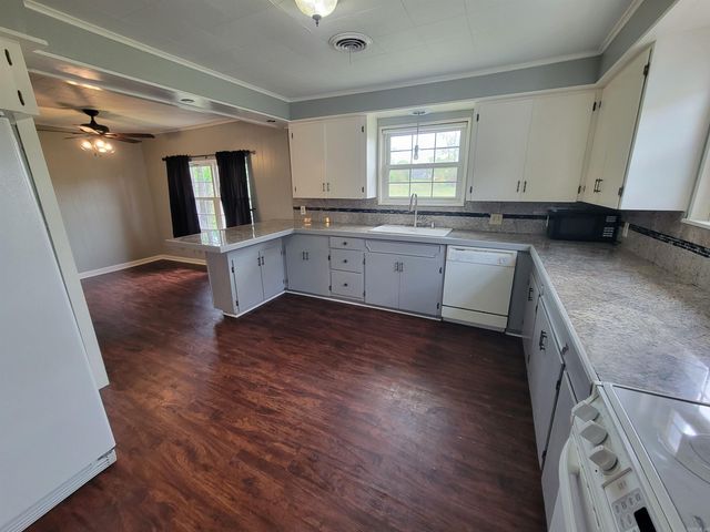 1212 Highway 31, Romance, AR 72136