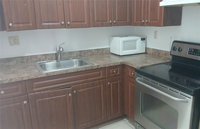 3610 NW 21st Street 313, Lauderdale Lakes, FL 33311