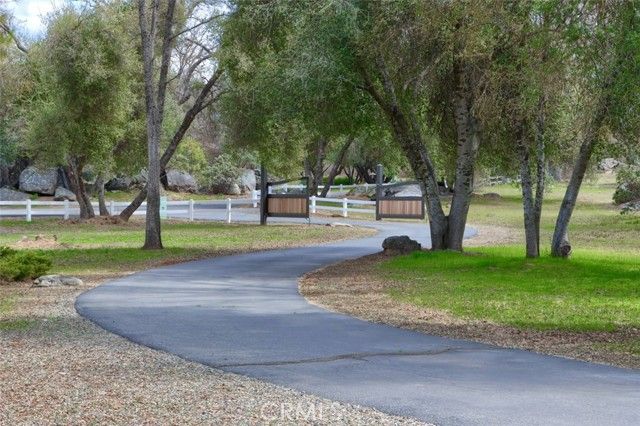 40957 Shandee Lane, Ahwahnee, CA 93601