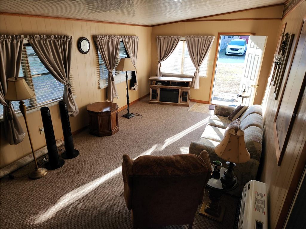 Image 16 of property listing at 110 SHADY LANE, Satsuma, FL 32189