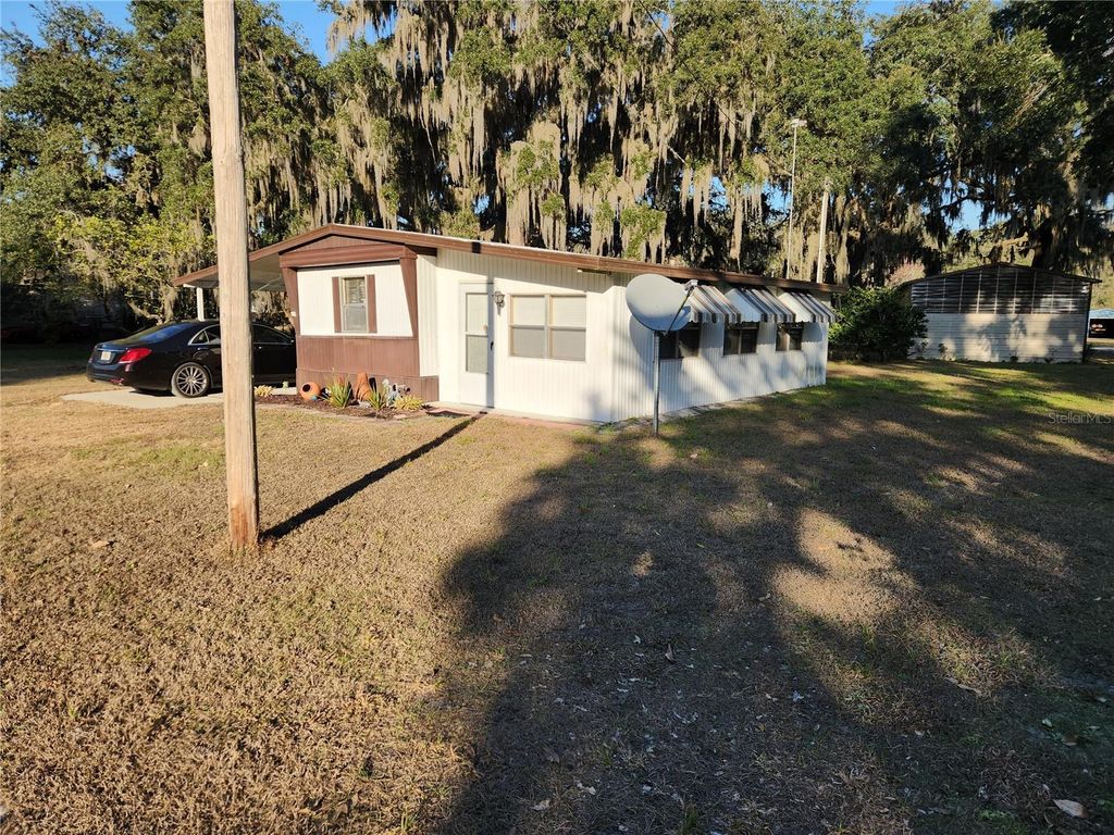 Image 3 of property listing at 110 SHADY LANE, Satsuma, FL 32189