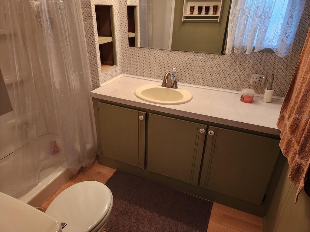 Image 6 of property listing at 110 SHADY LANE, Satsuma, FL 32189