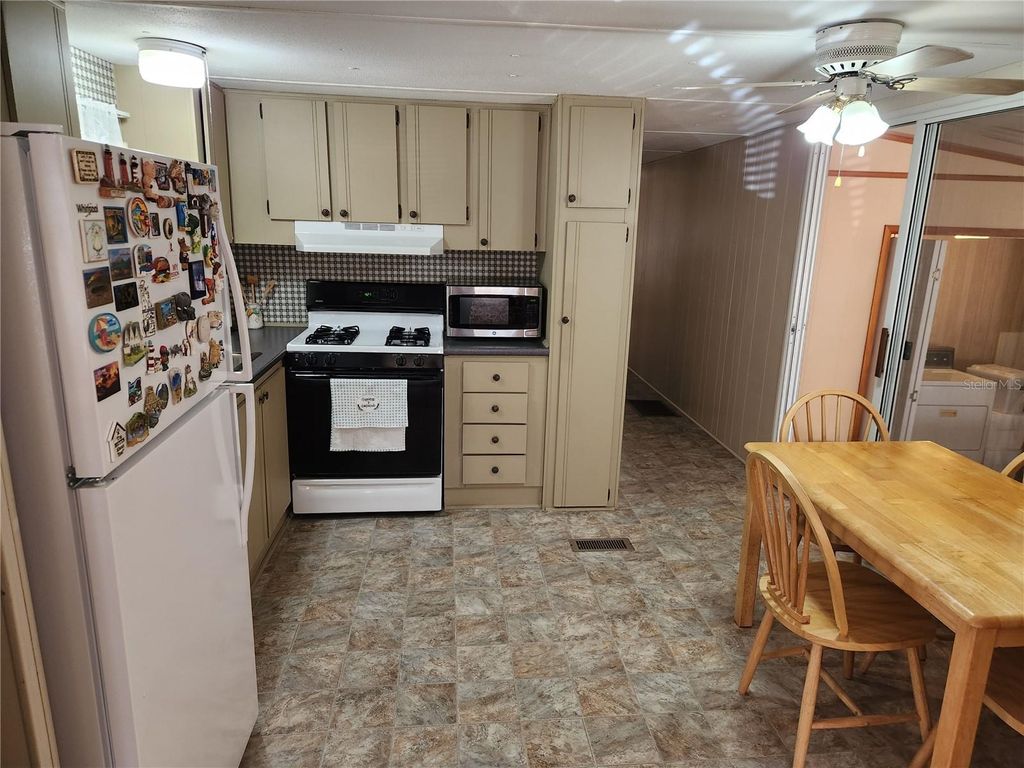 Image 7 of property listing at 110 SHADY LANE, Satsuma, FL 32189