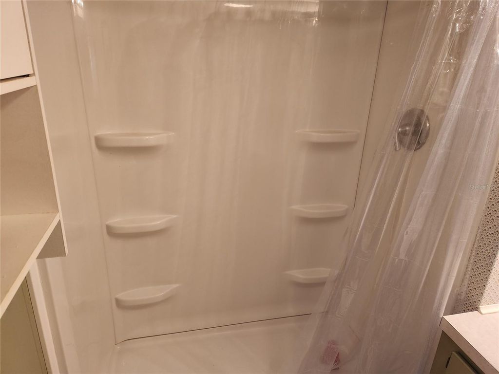 Image 8 of property listing at 110 SHADY LANE, Satsuma, FL 32189