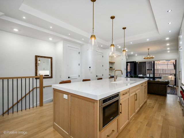 2622 N Racine Avenue 1, Chicago, IL 60614