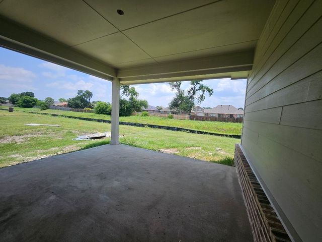 901 Silverleaf Drive, Ennis, TX 75119