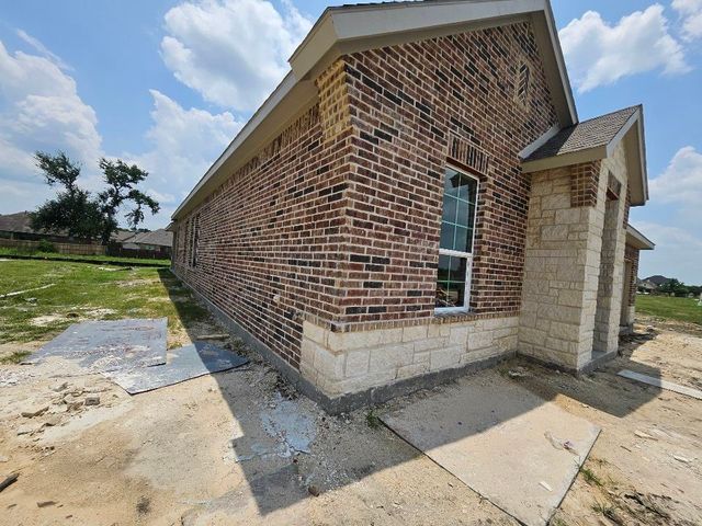 901 Silverleaf Drive, Ennis, TX 75119