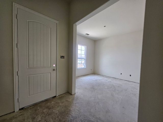 901 Silverleaf Drive, Ennis, TX 75119