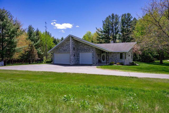 N5190 Treganza Drive, New Lisbon, WI 53950